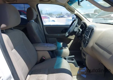 2004 Ford Escape Xlt z USA, uszkodzony, nr VIN 1FMYU03114KA30187